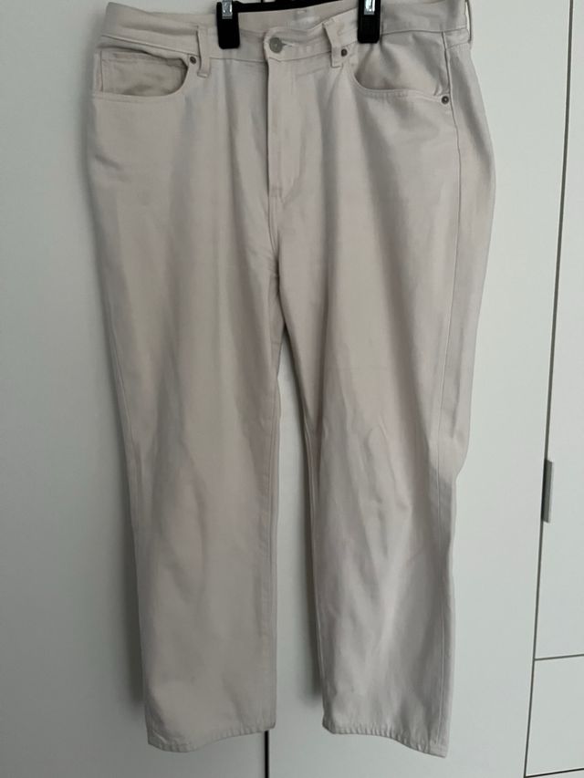 Vaqueros Uniqlo blancos