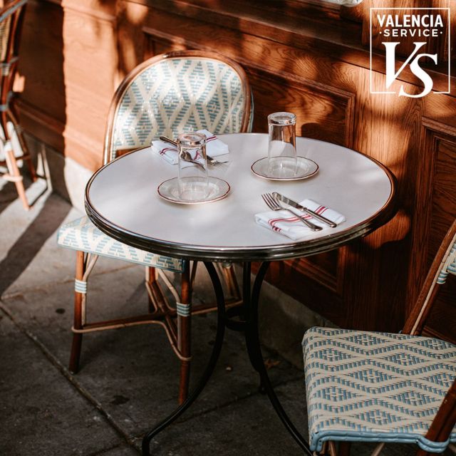 0807 - RESTAURANTE BISTRÓ CAFETERÍA EN ZONA REGNE