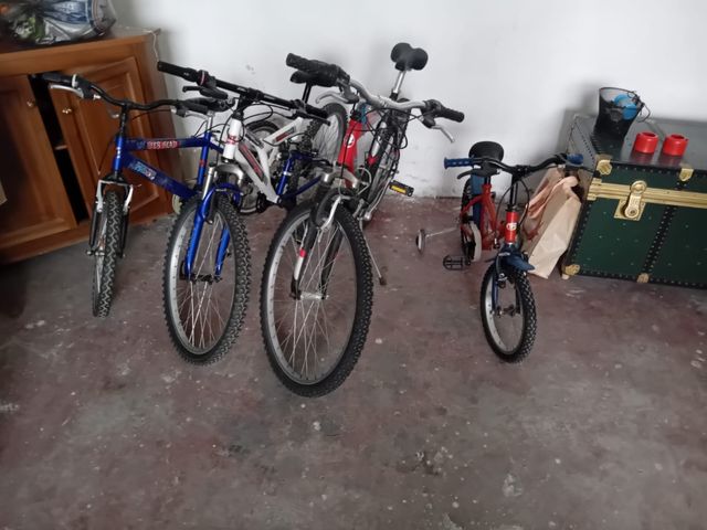 Biciclette varie per bambino