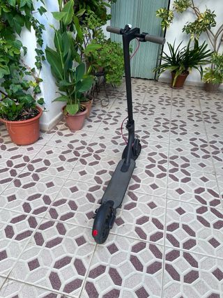 Patinete Xiaomi M365 CON cargador y 2 neumáticos