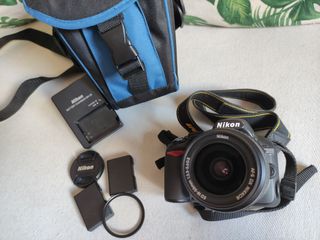 Nikon D3100 con objetivo 18-55mm y accesorios 