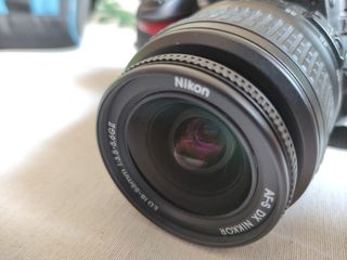 Nikon D3100 con objetivo 18-55mm y accesorios 