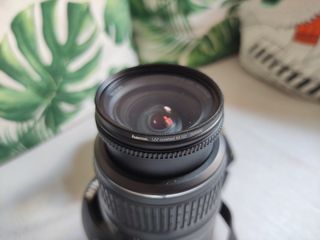 Nikon D3100 con objetivo 18-55mm y accesorios 