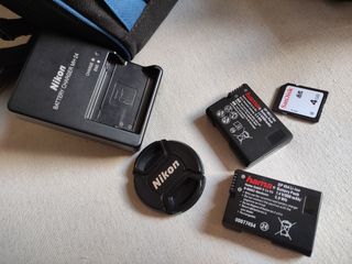 Nikon D3100 con objetivo 18-55mm y accesorios 