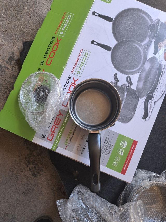 Set pentole grigio in Acciaio a Carbonio 