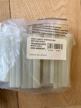 Colla a caldo cin relativa pistola per colla