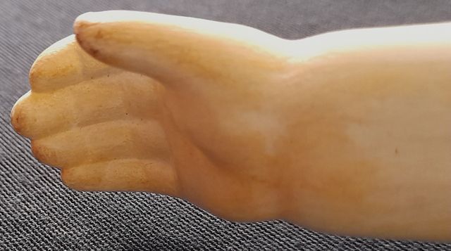 MUÑECA CHINA CON PEINADO DE CARRO.