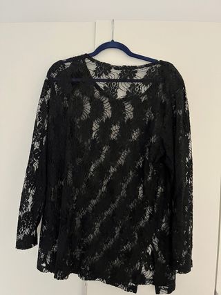 Blusa negra encaje
