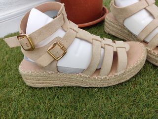 Sandalias tiras de esparto y cuña 