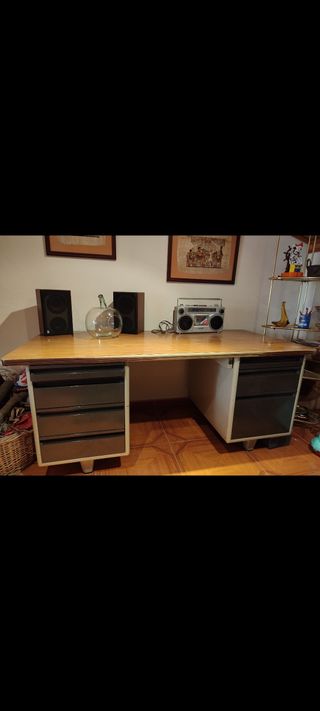 Urge venta mesa escritorio por cambio de  casa
