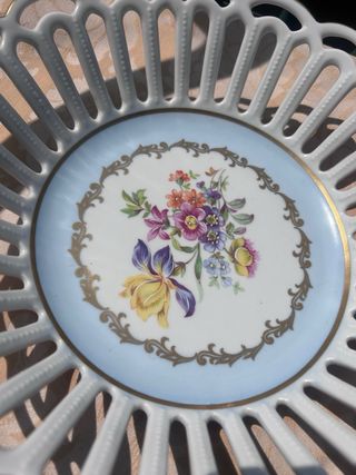 Centrotavola Porcellana Saxe con Decoro Dorato e Trafori Vintage