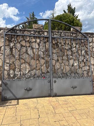 Puerta forja.