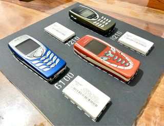 Quadro decorativo con 3 Nokia: 6100, 7210 e 8210