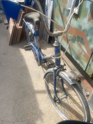 Bicicleta clásica azul