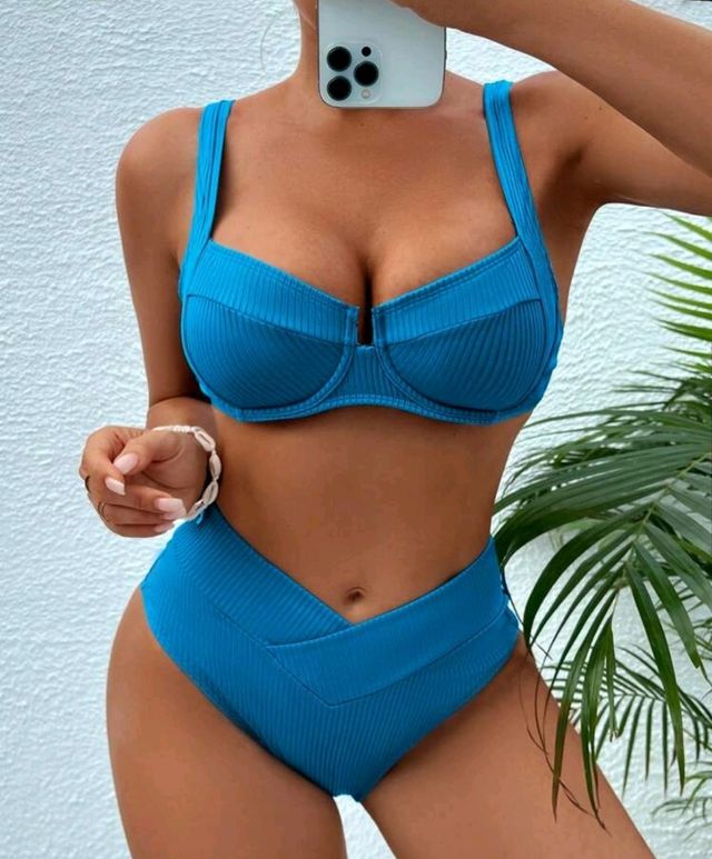 Bikini azul tiro alto