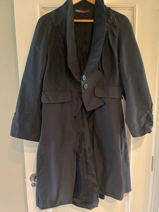 Gabardina negra tipo frac