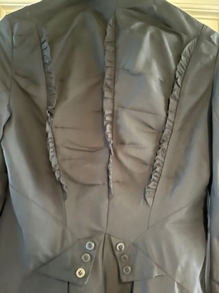 Gabardina negra tipo frac