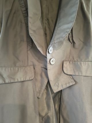 Gabardina negra tipo frac