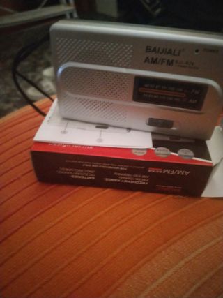 Radio AM/FM BAIJIALI Portátil nueva de 2 batería