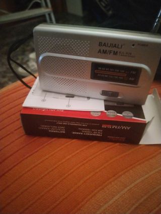 Radio AM/FM BAIJIALI Portátil nueva de 2 batería