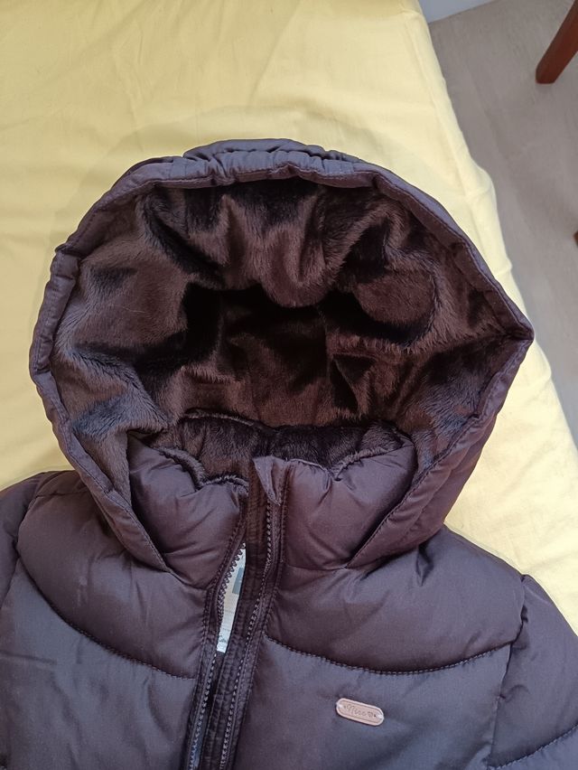 Abrigo niña. Marrón