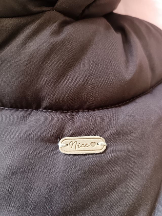 Abrigo niña. Marrón