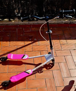 Patinete de tres ruedas