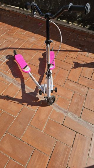Patinete de tres ruedas