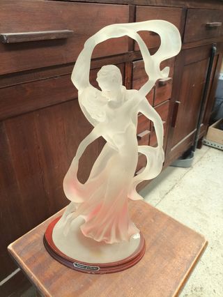 Gallerie di statue di Suanti Dancers