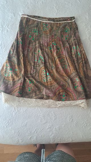 Falda fantasía estampada con lentejuelas