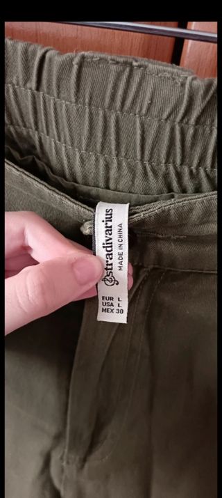 Pantalón cargo Stradivarius