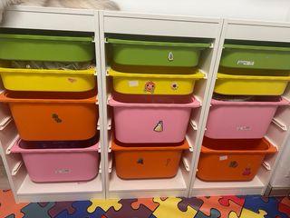 Mueble almacenaje ikea hay cuatro muebles 
