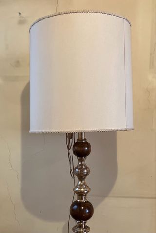 LAMPARA DE PIE DE MADERA Y METAL VINTAGE