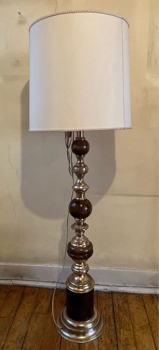 LAMPARA DE PIE DE MADERA Y METAL VINTAGE