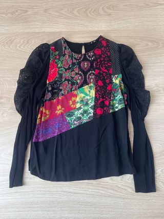Blusa de desigual mangas con encaje talla XS