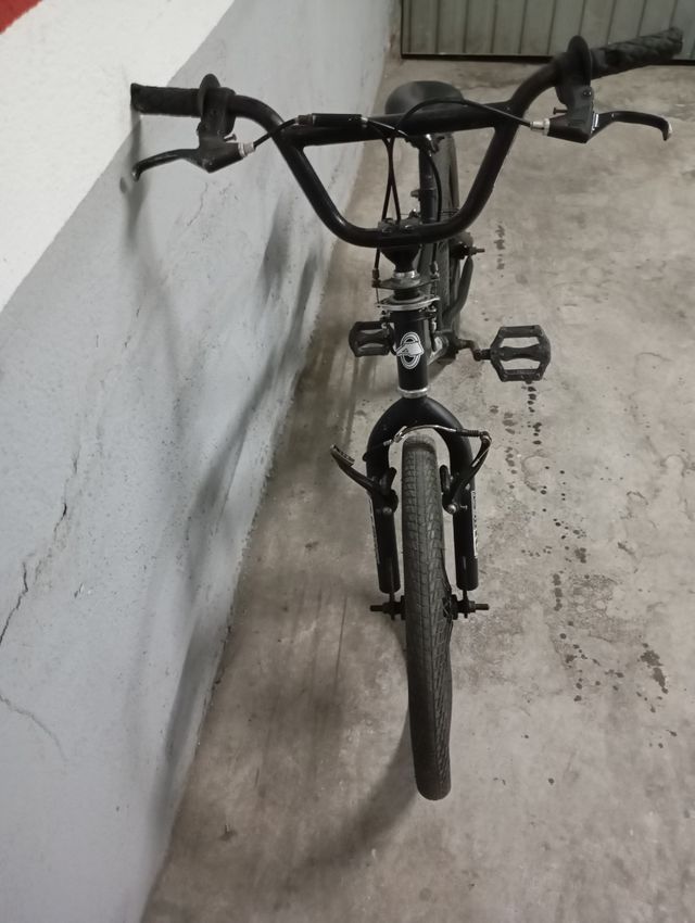 Bicicleta BMX 20 Avigo negra 