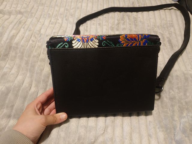 Bolso Primark negro flores