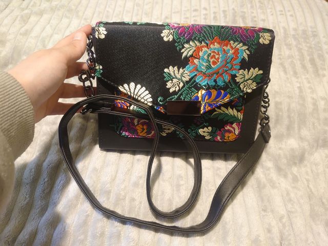 Bolso Primark negro flores