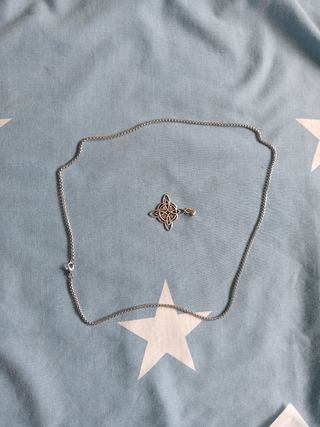 Collar plateado nuevo