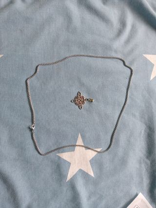 Collar plateado nuevo