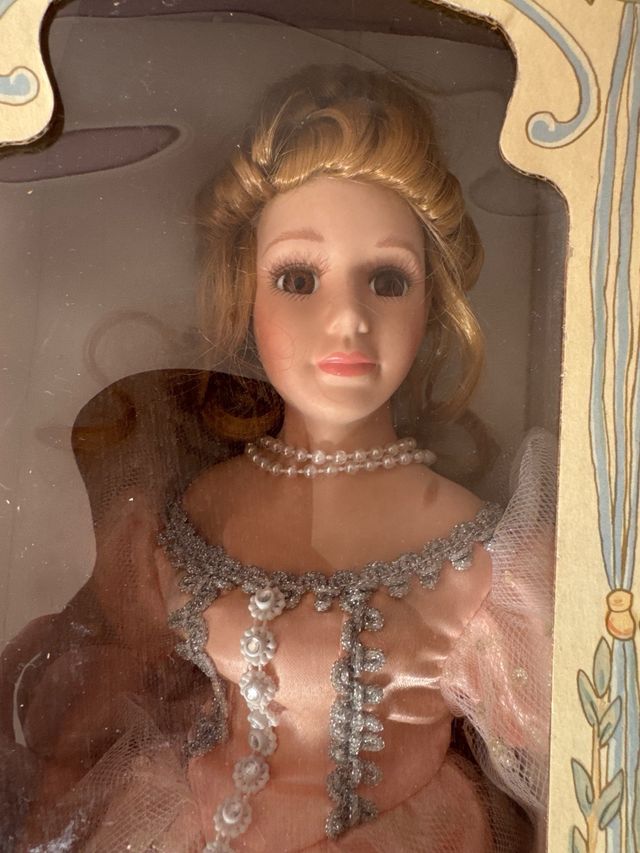 Muñeca porcelana Bella Disney