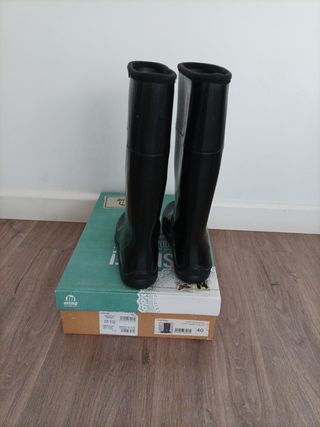 BOTAS DE AGUA MUSTANG