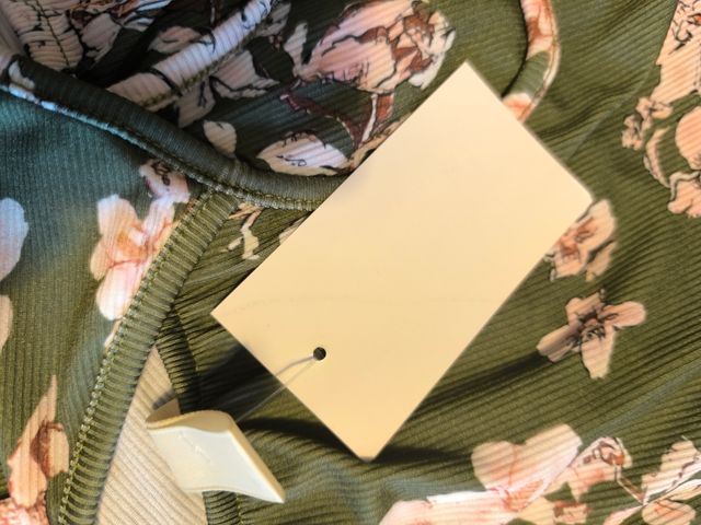 Vestido midi flores verde oliva