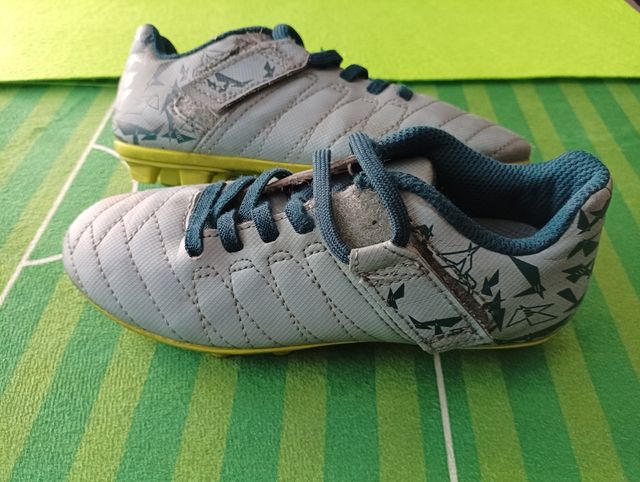 Botas de futebol para crianças Kipsa. Tamanho 30