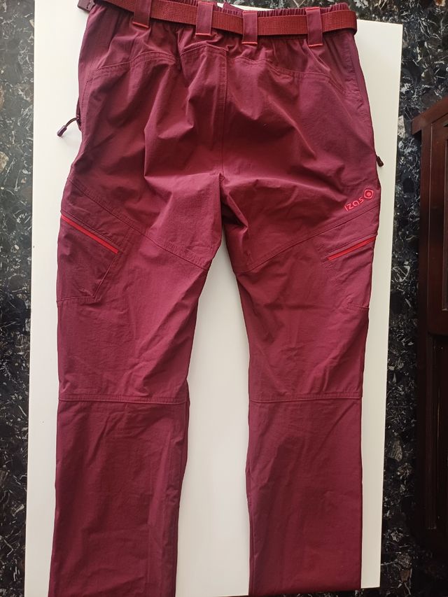 Pantalones Izas montaña rojos