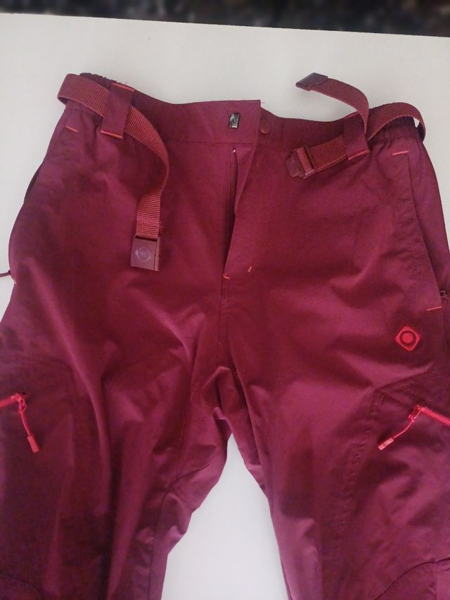Pantalones Izas montaña rojos