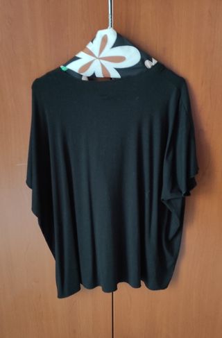 Blusa nera con foulard removibile, M