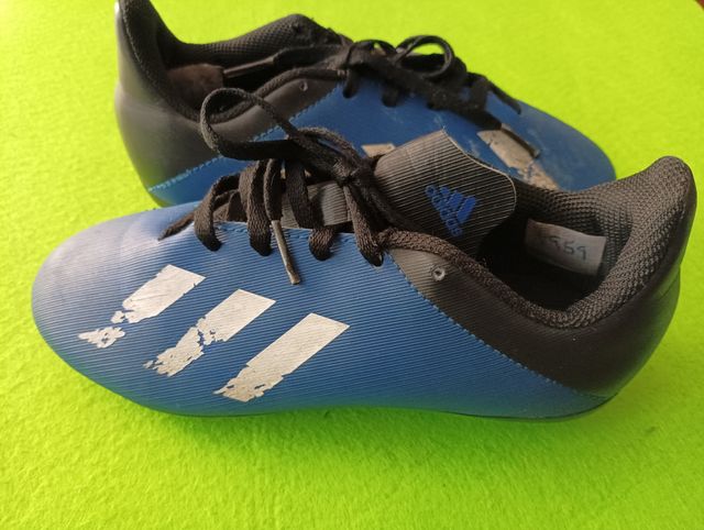 Botas de futebol tamanho 32