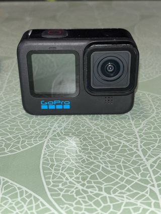 GoPro Hero 10 +baterías y accesorios