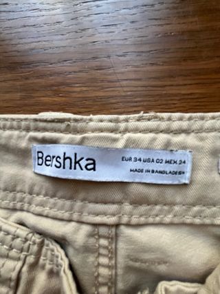 Pantalon cargo color beis